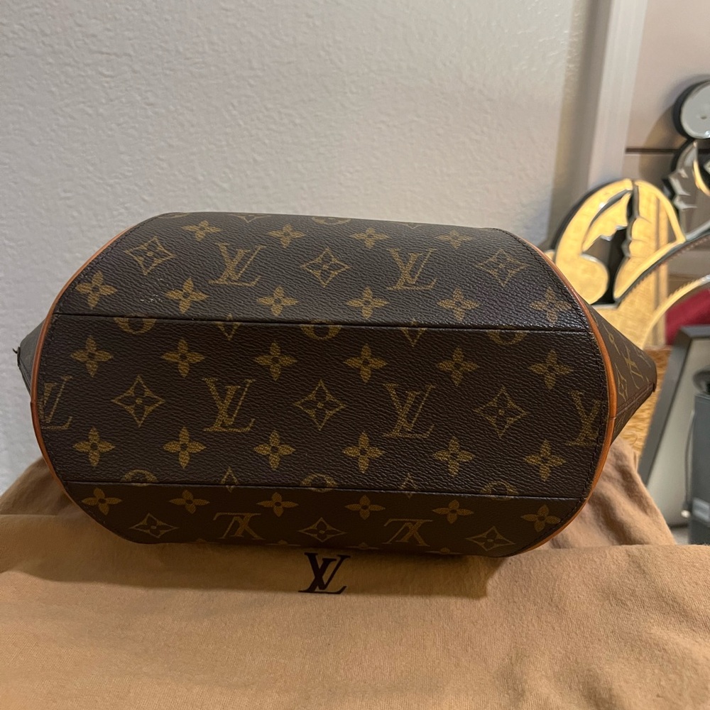 AUTHENTIC - Louis Vuitton Monogram Ellipse MM - LIKE NEW - Picture 5 of 9
